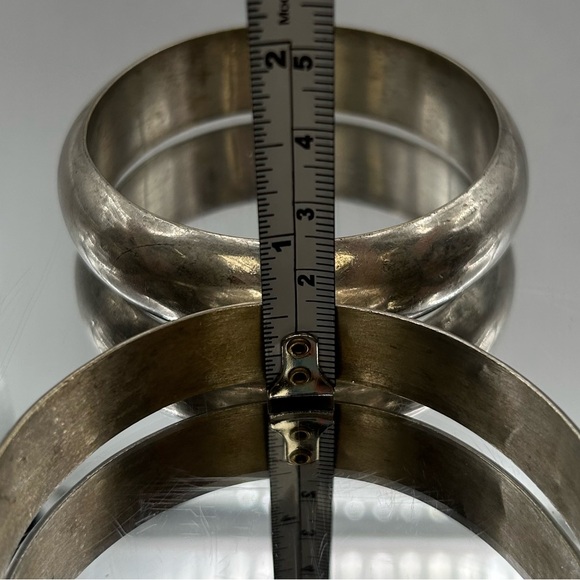 Silver Bangles, Purple Howlite w/Silver Beads necklace & silver clip-on earrings - Picture 12 of 13